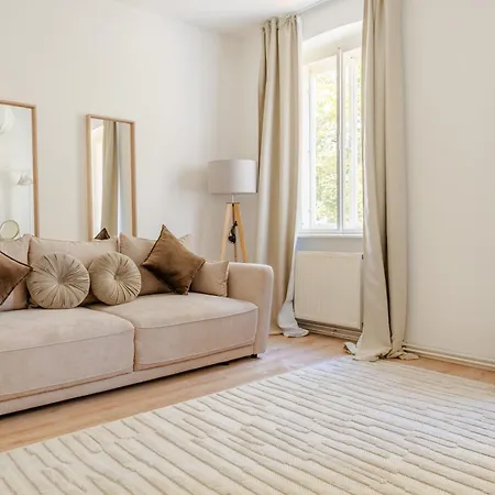 Riverside - Center Apartment